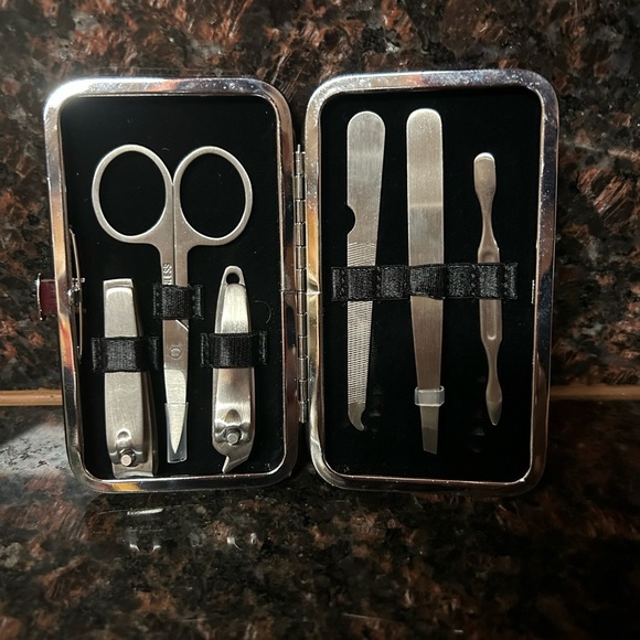 Crabtree & Evelyn Travel Manicure Kit 6-pc Nail Tools File Scissors twee… - Picture 5 of 8